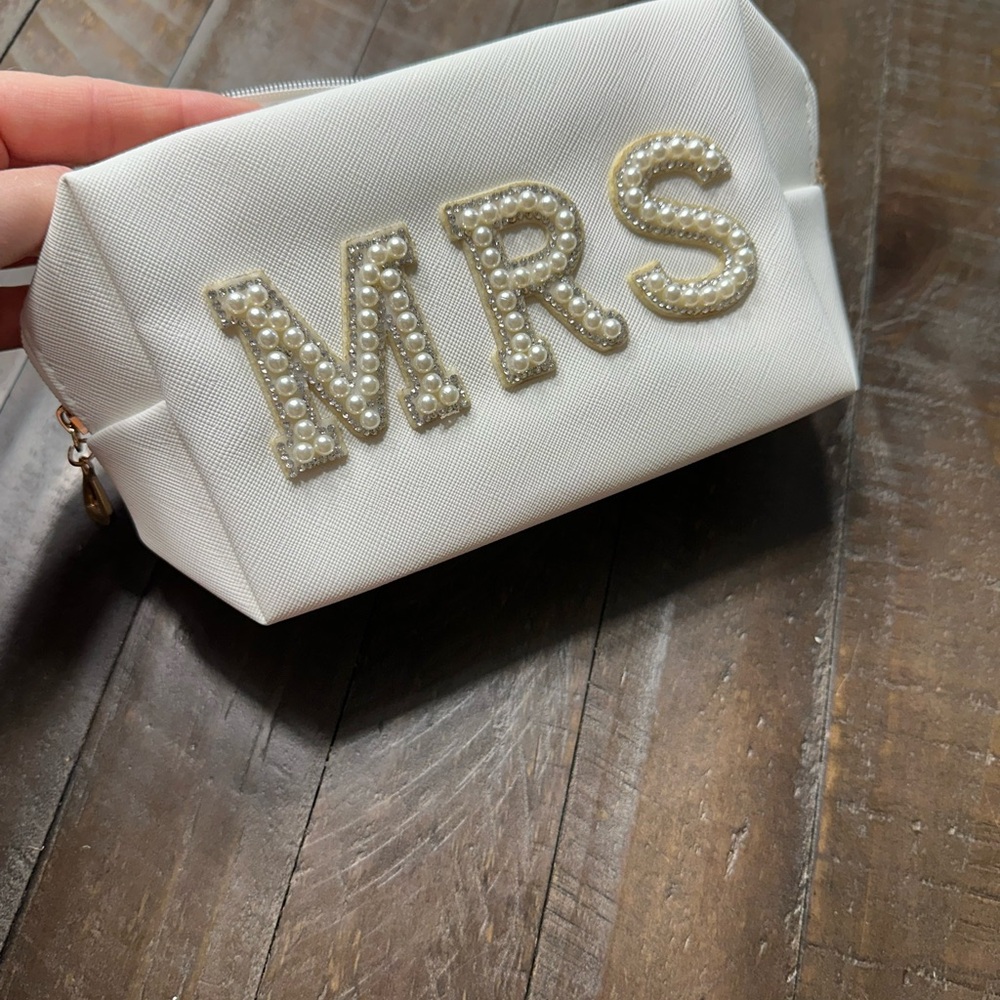 Bridal Pearl 'Mrs' Clutch